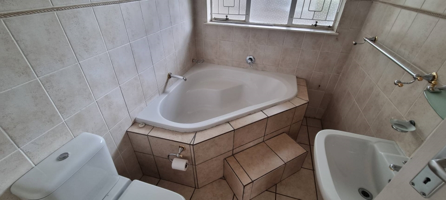 5 Bedroom Property for Sale in Bayswater Free State